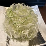とんかつ金の豚 - ☆おかわり自由のキャベツも美味しく刻まれてます✨