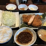 とんかつ金の豚 - ☆六白黒豚かつ膳✨(税込¥2,550.-)ご飯、豚汁、キャベツ、お新香おかわり無料