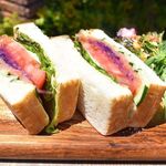 スモークサーモンサンド