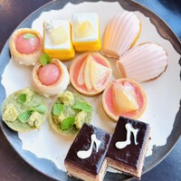 ザ タヴァン グリル＆ラウンジ - 