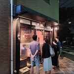 タンドールバル カマルプール - 予約以外の客は外待ちで案内されます。回転率はよい。