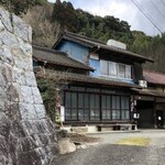 里味庵 - 駐車場少ないですが田舎なので路駐可？近隣の方に迷惑掛けないように。