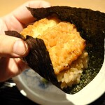 富小路 やま岸 - 鱧寿司　海苔で巻いて