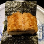 富小路 やま岸 - 鱧寿司　海苔で巻いて