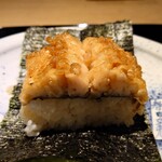 富小路 やま岸 - 鱧寿司　海苔で巻いて