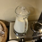 美国観光ハウス - ホットミルク