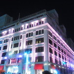 まんてん鮨 - 桜色にライトアップ