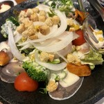 創作居酒屋 ごほうび - 生ハムシーザーサラダ　通常サイズ　９５０円