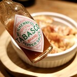 餃子とスパークリング バブルス - タバスコで味変