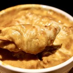 餃子とスパークリング バブルス - カレーグラタン餃子