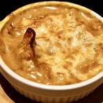 餃子とスパークリング バブルス - カレーグラタン餃子