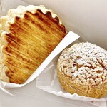 PINEDE - 料理写真:ショーソン・オ・ポム　390円
シュークリーム　280円