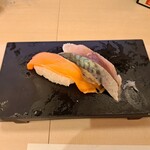すしざんまい匠 - 〆さばと、サーモンの握り寿司です。