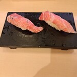 すしざんまい匠 - 大トロと、カマトロの握り寿司です。