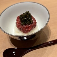 肉匠 なか澤 - 特選赤身ユッケ丼　オシェトラキャビア