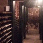 MARUFUJI WINERY - 仕切りが沢山あるのは、１つずつがワインの貯蔵庫だったから。こちらには、約90,000本のワインが眠っている