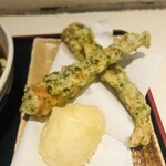 手打うどん 長谷沼 - ちくわ磯部揚げ、半熟玉子