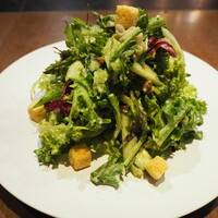 しっとり火を入れた鶏胸肉と香菜のオリエンタル風サラダ