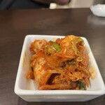 炭火焼肉 にく式 - キムチ