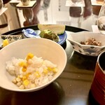 樋口 - 食事は玉蜀黍ご飯。