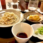 樋口 - 来ました、手打ち蕎麦！辛めの汁でも良し、少し甘めの茄子の煮浸しでも良し！
