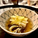 樋口 - 初めて食べる「アジメどじょう」　一年おきに漁が解禁される希少な川魚だそうです。どじょう特有のクセの無いスッキリとした味わいですね。黄韮も美味しい。