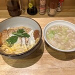 とんかつ 美濃屋 - かつ丼(豚汁付き)