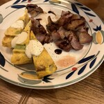 地中海バル GRATERRA - スペイン産ガルニシアポークのステーキ　バルサミコソース　　＋　　スペイン風オムレツ