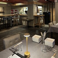 上六ワイン - 店内