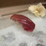 うを徳 - トロのにぎり（大トロと中トロの中間）