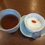 釜めし菜時記 さき亭 - コースのデザート、杏仁豆腐と冷たいほうじ茶
