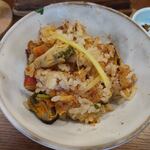 釜めし菜時記 さき亭 - よそったところ。おこげが良い感じ