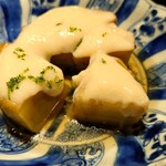 富小路 やま岸 - 京都の賀茂茄子　上に白味噌の餡