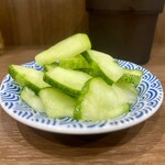 ヌードル＆スパイスカレー 今日の1番 - コチラ胡瓜の浅漬け↪︎店主から初めてのサービスを頂きました！