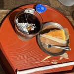 鉄師 卜蔵家 鈩の舎 カフェタタラノイエ - 平日のサービスらしいチーズケーキ