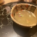 日本酒 ビストロ オダギリ - 蟹のムース トマトジュレに日本酒入れてます