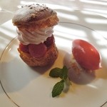 ラ・ターブル・ド・トリウミ - 苺のシュークリーム&ソルベ