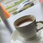 インデアンレストラン  ニューミラ - この店ではチャイ。今日は涼しくてやや冷房が寒いので、ホットチャイ^_^