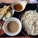 久兵衛屋 - 料理写真:ゴマだれうどん、天ぷら付き
