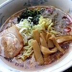 COPAL - 冷たいラーメンをアップでパチリ♯➡配膳口で「胡椒」と「辣油」をかけてしまったので「美しさ✨」が半減(^o^;)してしまいましたが、とても綺麗✨なスープです(^_^)d