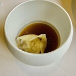 レストラン オオツ - 常陸国伊勢海老の頭肉のラビオリ・出汁