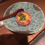 生粋 - ユッケ！あぶったバケットにのせて食べます。