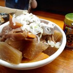 魚虎千両 - もつ煮込み500円