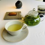 レストラン オオツ - ハーブティー、焼きたてフィナンシェ