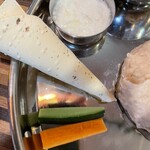 ヴィントゥナ ダイニングアンドバー - ヨーグルト、パパド、生野菜