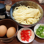 三谷製麺所 - 卵かけ麺(冷) 大盛2玉　２杯目