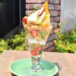 季節のフルーツパフェ