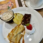 ケヤキカフェ - 3種のケーキセットとコーヒー