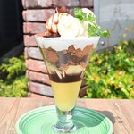 チョコレート&バナナパフェ