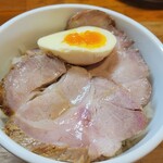 極汁美麺 umami - チャーシュー飯がある